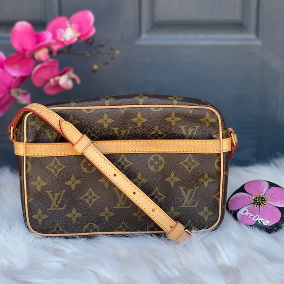 Louis Vuitton Handbags - 🎉 LIKE NEW 🎉Lv crossbody Shoulder bag